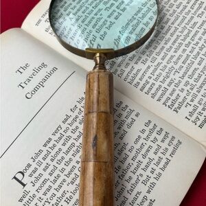 Wooden Handle Magnifying Glass